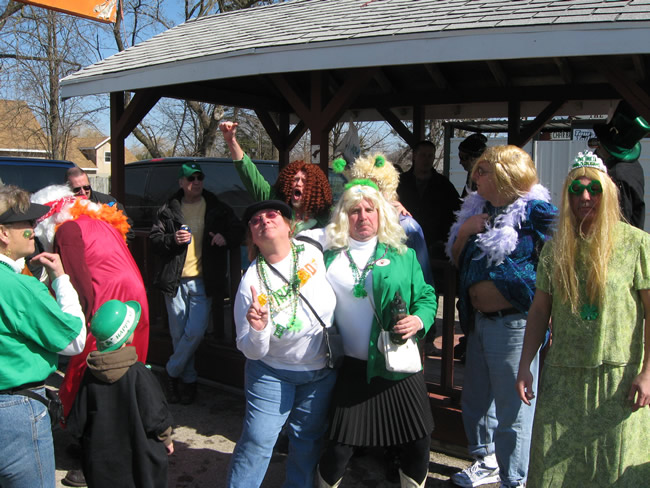 /pictures/ST Pats Float 2009 - No snow our guys keep draging/IMG_1426.jpg